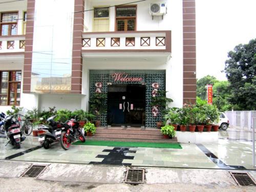 Hotel Galaxy Dehradun Exterior photo